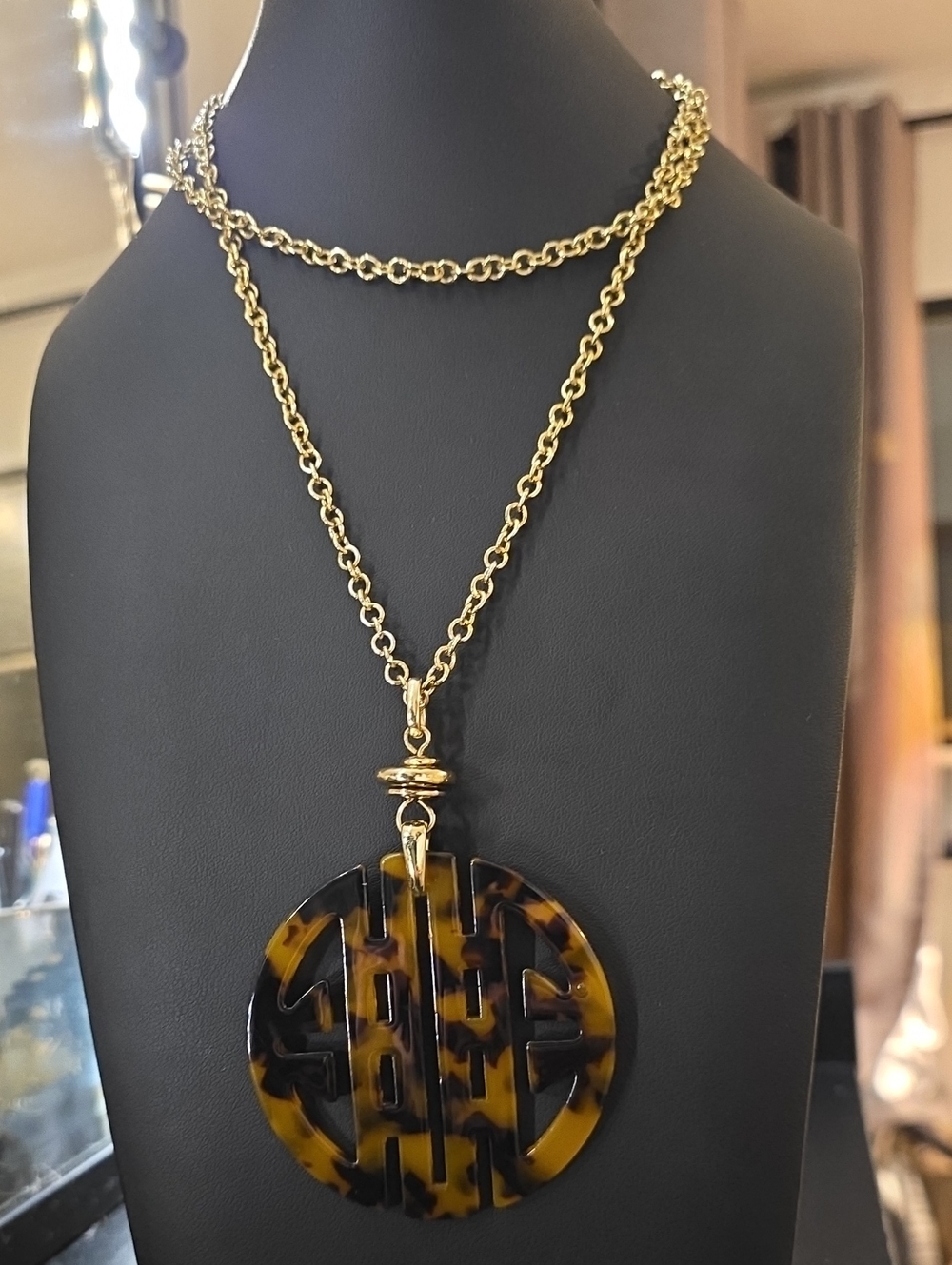 Gold Chain Necklace with Tortoiseshell Pendant